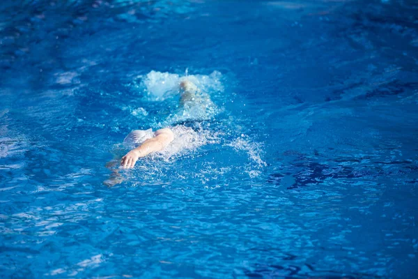 Schwimmer Üben Hallenbad — Stockfoto