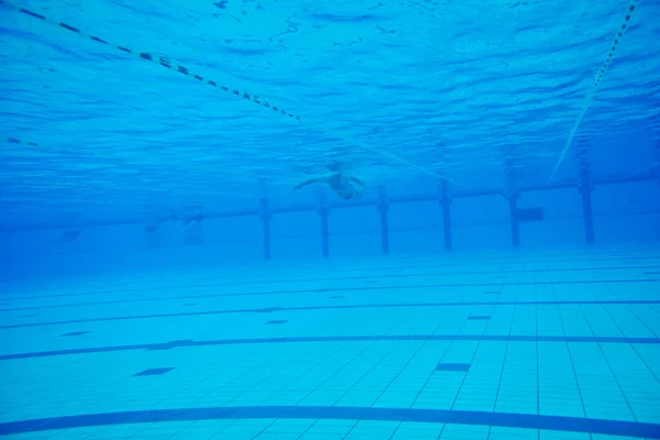游泳池水下景观 — 图库照片