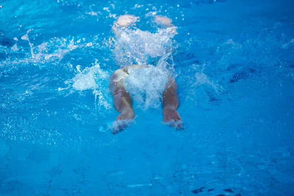 Άσκηση Κολυμβητή Εσωτερική Πισίνα — Φωτογραφία Αρχείου