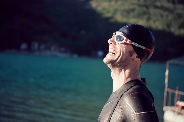Atleta Triathlon Iniziare Allenamento Nuoto Sul Lago — Foto Stock