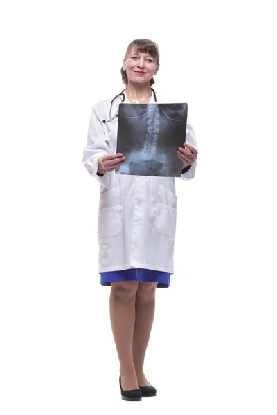 Portret Lekarza Kobieta Patrząc Zdjęcie Rentgenowskie — Zdjęcie stockowe
