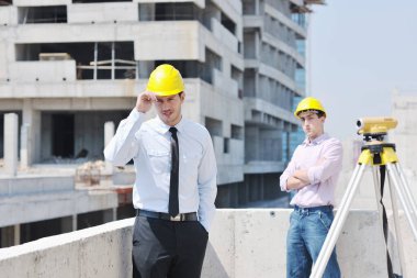 Mimarlar inşaatı sitede ekip