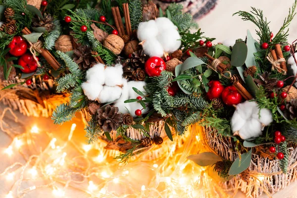 Рождественское Украшение Гвоздиками Хризантемы Сантини Бруния Пихта — стоковое фото