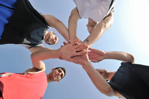 Jogadores Basquete Equipe Com Mãos Juntas — Fotografia de Stock