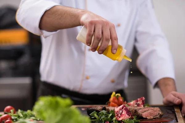 Chef Finishing Steak Meat Plate — Stock Photo, Image