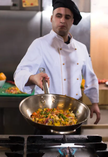 Chef Flipping Vegetables Wok — Stock Photo, Image