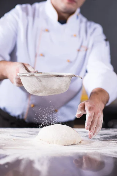 Chef Sprinkling Flour Fresh Pizza Dough — Stock Photo, Image