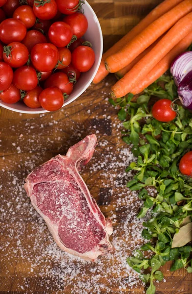 Top View Raw Steak Wooden Table — Stock Photo, Image