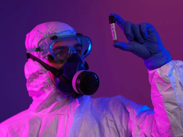 Coronavirus Doctor Holding Positive Covid Virus Blood Sample Tube — Stock Photo, Image