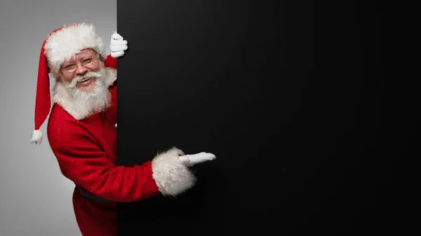 Kerstman Wijst Naar Banner — Stockfoto