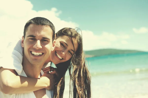 Happy Couple Have Fun Beach — Fotografia de Stock