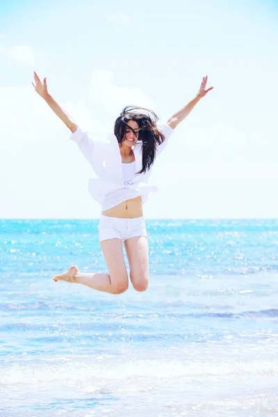 Happy Woman Enjoying Summer Vacation — Stock Photo, Image