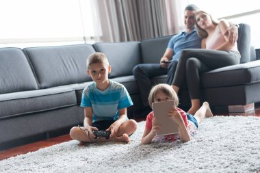 çocuklarla vakit Çift