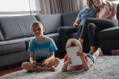 çocuklarla vakit Çift