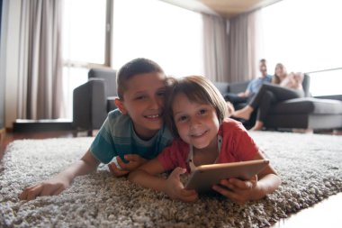 çocuklarla vakit Çift