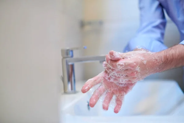 Coronavirus Male Wahing Hands Bathroom — Stock fotografie