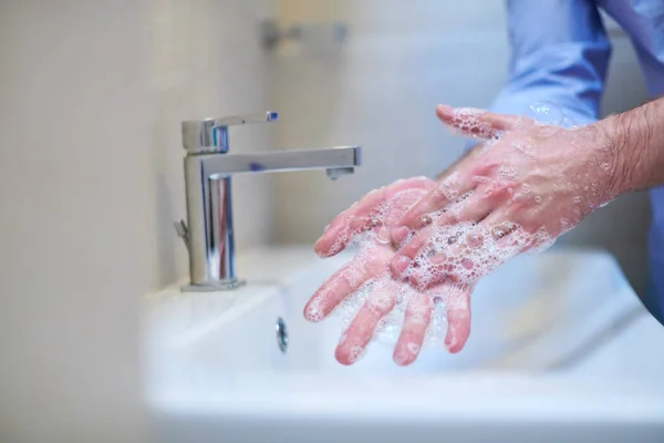 Coronavirus Male Wahing Hands Bathroom — Stock fotografie