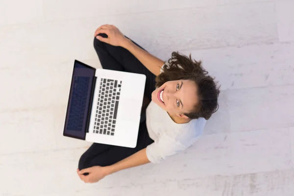 Woman Using Laptop Computer Floor Top View — Stock Photo, Image