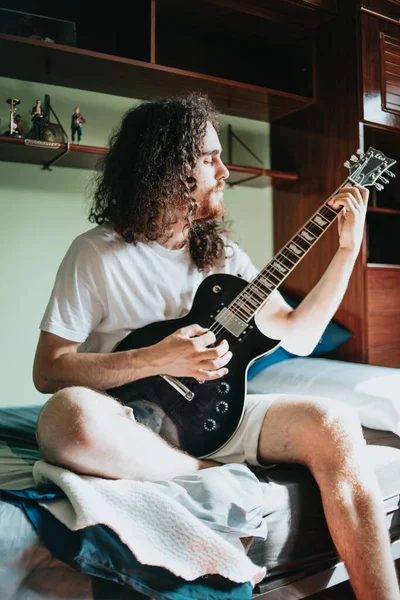 Young Man Long Hair Playing Electric Guitar His Room White — Stock Photo, Image