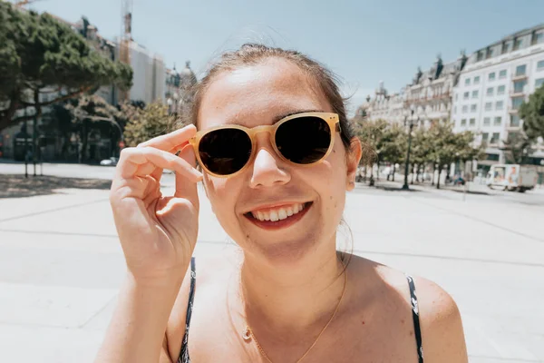 Young Woman Using Sunglasses Smiling Lot While Touching Them Sunglasses — Foto Stock