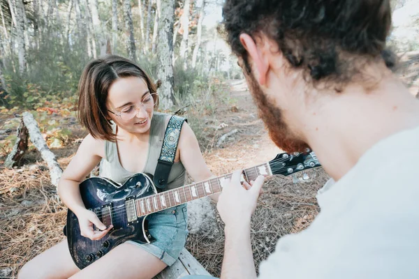 Handsome Young Man Teaching Hipster Girl Play Guitar Park Concept — Zdjęcie stockowe