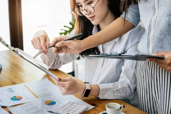 Businesswomen Colleagues Using Budget Document Calculate Last Quarter Earnings Year — Stock Photo, Image