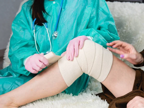 Close Applying Healing Ointment Bruise Leg Family Doctor Examines Leg — Stock Photo, Image