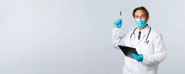 Covid Prävention Von Viren Gesundheitspersonal Und Impfkonzept Nachdenklich Aufgeregter Männlicher — Stockfoto