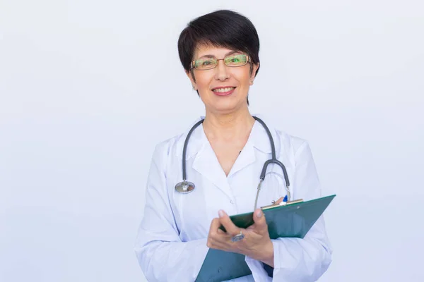 医疗医师医生女人在白色的背景 — 图库照片