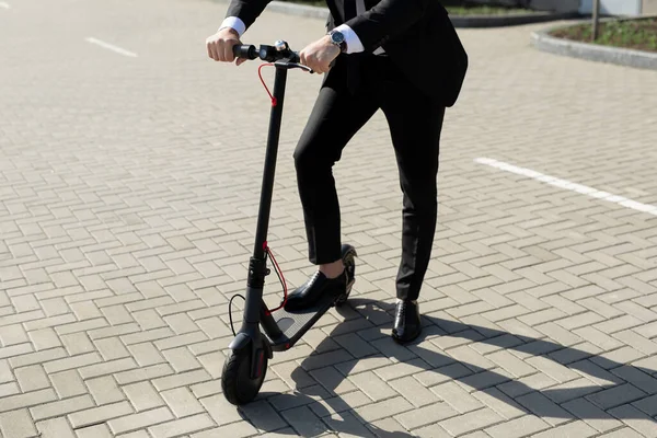 Close Man Feet Business Suit Shoes Electric Scooter — Stockfoto