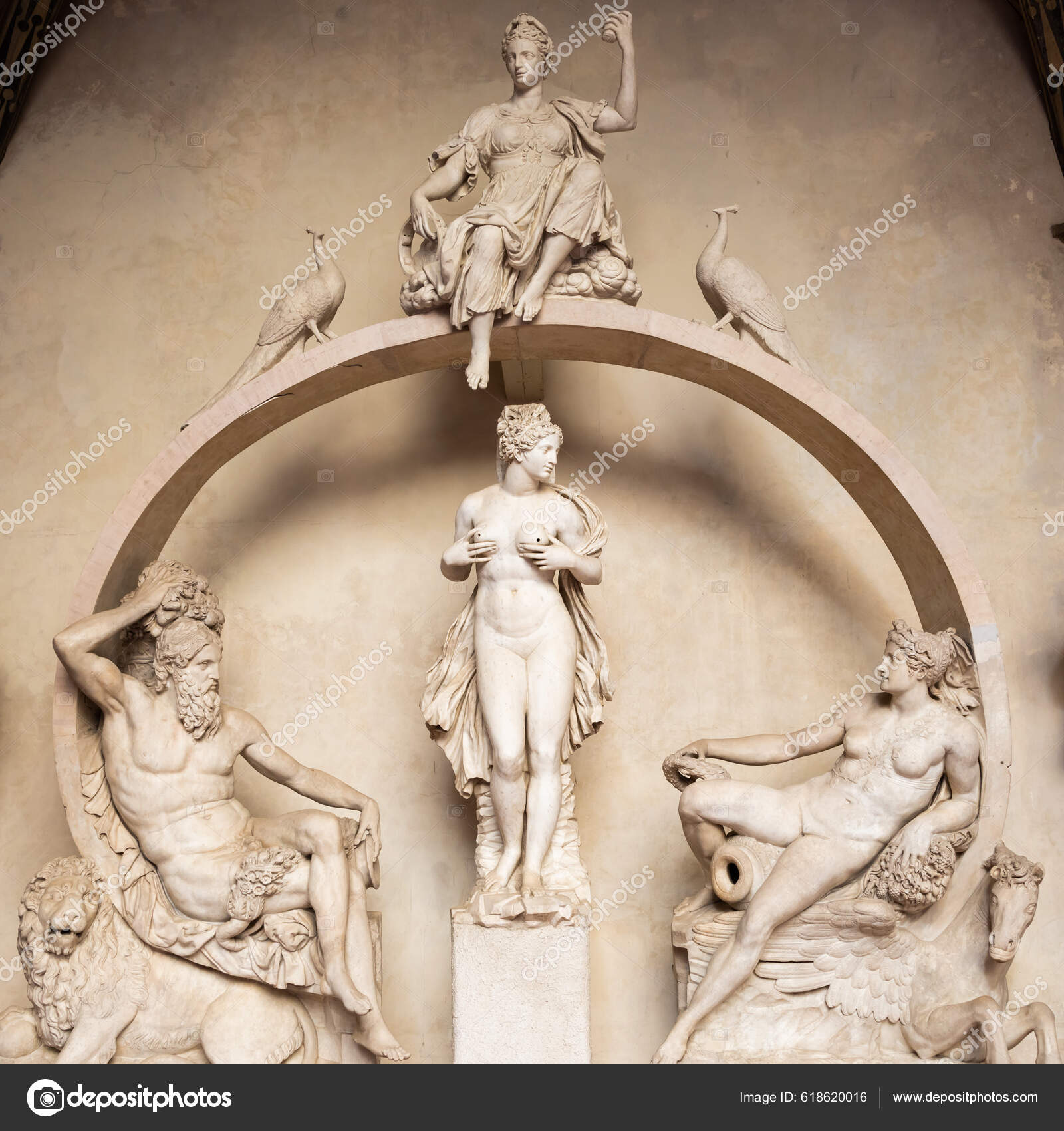 Sensual Naked Woman Statue Florence Italy Beauty Figure Made Stone — Stock  Photo © YAY_Images #618620016