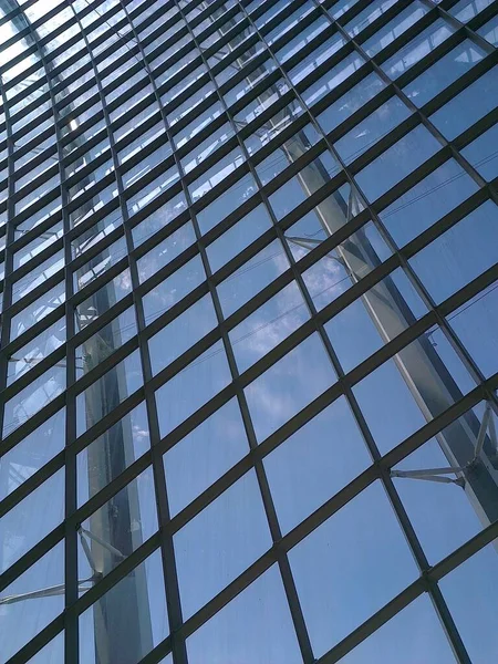 エンクロージングガラスドームの背景ビュー — ストック写真
