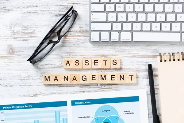 Asset Management Konzept Mit Buchstaben Auf Würfeln — Stockfoto