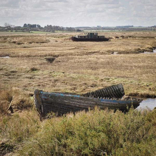 Tuz Bataklıklarında Tekne Enkazı Blakeney Ulusal Doğa Koruma Alanı Norfolk — Stok fotoğraf