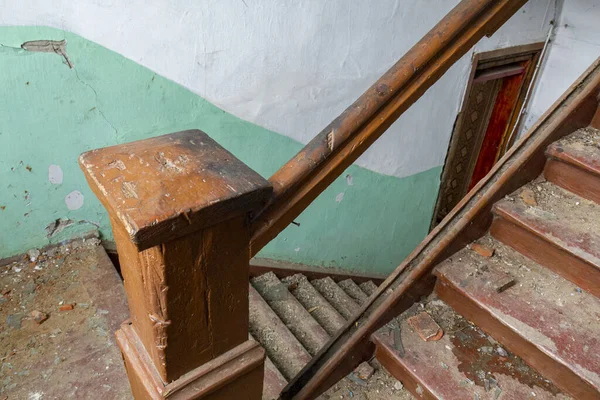Escadaria Madeira Uma Casa Abandonada Destruído Por Prédio Residencial Explosivo — Fotografia de Stock