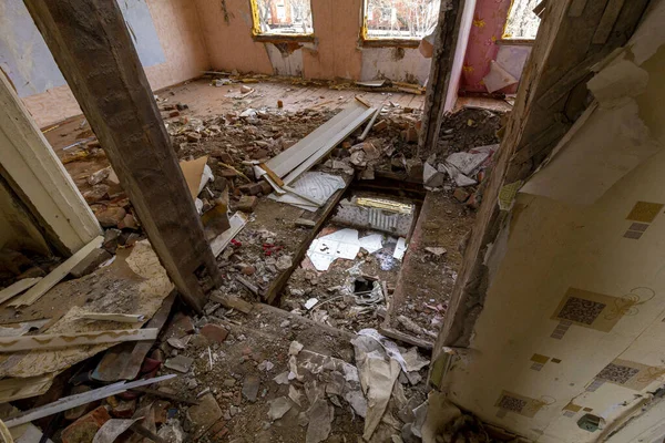 Piso Destruído Apartamento Segundo Andar Casa Abandonada Pelos Moradores Destruído — Fotografia de Stock