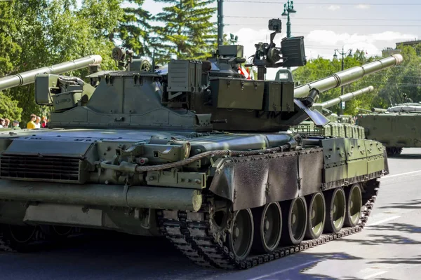 Ruská Vojenská Vozidla Ulici Ruský Moderní Vojenský Tank Pěchota Bojové — Stock fotografie
