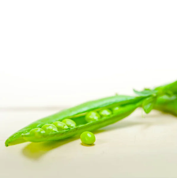 鲜绿色的豌豆 — 图库照片