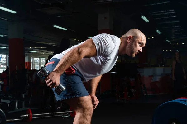 Mannelijke Bodybuilder Bezig Met Halters Sportschool — Stockfoto