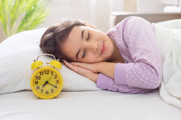 Adorable Sleeping Brunette Girl Purple Polka Dot Pajamas Lie White — Fotografia de Stock