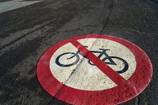 Yerde Bisiklete Hayır Sembolü — Stok fotoğraf