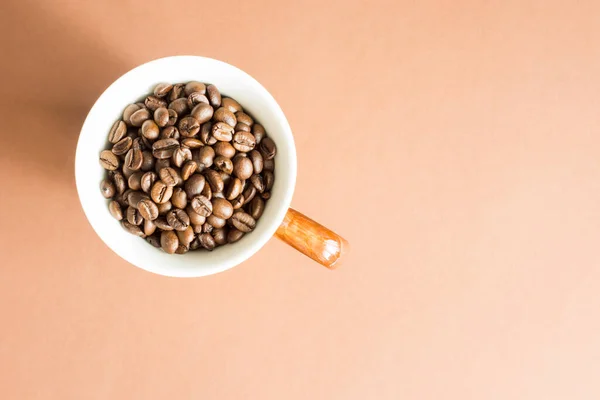 白いボールのコーヒー豆 — ストック写真