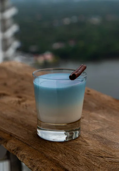 Glass Blue Matcha Latte Tea Butterfly Pea Flower Milk Tea — Stock Photo, Image
