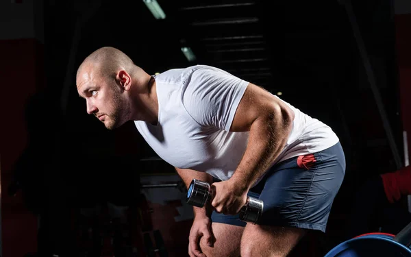 Mannelijke Bodybuilder Bezig Met Halters Sportschool — Stockfoto