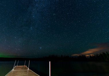 Waskesiu 'nun doğa geçmişi üzerine Gece Çekimi