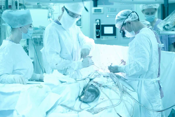 Surgical Operating Room Hospital Doctors Who Perform Surgery Man — Foto Stock