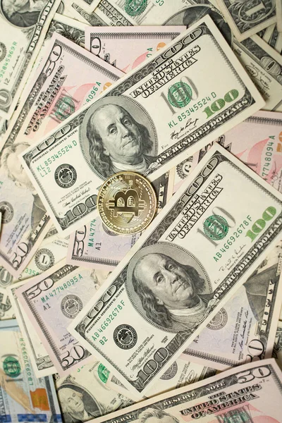 Bitcoin Поверх Dollar Bills Banknotes Digital Crypto Currency Fiat Money — стоковое фото