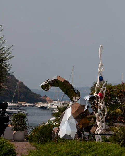 Poltu Quatu港和Costa Smeralda配备豪华游艇的海湾 — 图库照片
