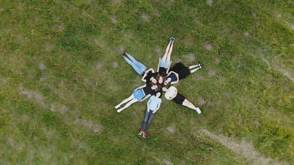 Girls Friends Lie Grass Flower — Stock Photo, Image