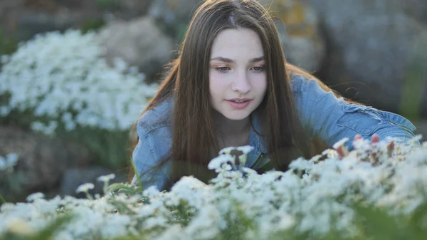 Long Haired Girl Sniffs White Flowers Smiles — Stock Photo, Image